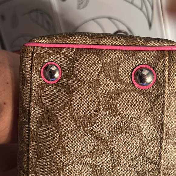 Mid size Coach purse - Picture 3 of 5